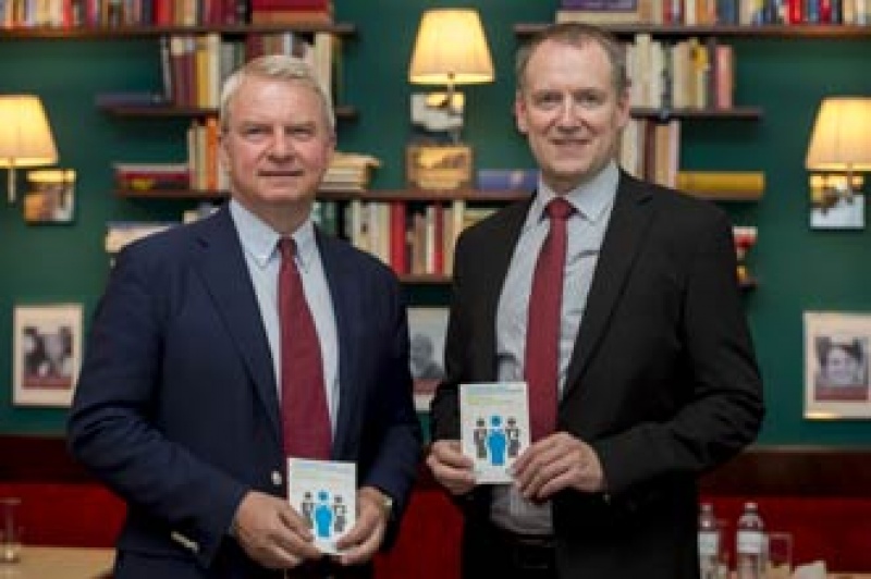 „Nichts zu verbergen“: Pharmig-Generalsekretär Jan Oliver Huber (l.) und Ärztekammer-Vizepräsident Herwig Lindner Foto: Pharmig/APA-Fotoservice/Hörmandinger