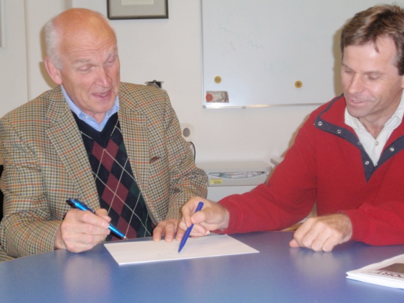 Bild: Chemiereport Wolfgang Linner (Uni Wien, links) und Michael Lämmerhuber (Uni Tübingen, rechts)